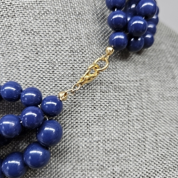 VINTAGE Multi-Strand Blue & White Plastic Beaded Bead Necklace - Picture 3 of 5